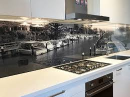 White glossy wall cabinets and kitchen splashback. Paul M Kitchen Glass Splashbacks Kitchen Splashbacks