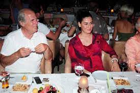Peki mustafa denizli'nin eşi evin elçi kimdir , karısı hangi aşirete mensup. Asiret Kizi Evin Elci Kimdir Mustafa Denizli Nin Esi Meger Internet Haber