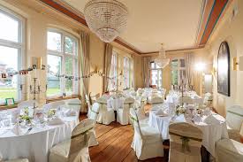 Hochzeitsfotos Von Reinhardt Sommer Heiraten In Potsdam Berlin Umgebung Landgut Stober In 2020 Hochzeit Hochzeitsfotos Hochzeitstipps