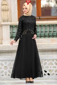 Pin By Marnajindiragq On Gaun In 2020 Simple Long Black Dress Simple Black Dress Soiree Dress