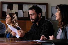 Una storia d'amore tanto complessa quanto reale messa in scena con un'onestà e un coraggio rari nella serialità televisiva italiana. Chiamami Ancora Amore La Mela Il Secondo Trama Cast Finale Attori