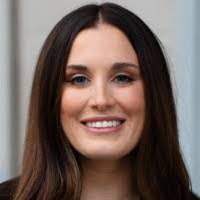 Stephanie Knowles's Instagram, Twitter & Facebook