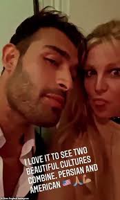 Instead, framing britney spears covers her rise to stardom, the unfair pressure placed on her at the height of her fame, the tabloid culture that destroyed her life, and the conservatorship under which she currently lives. Britney Spears And Her Boyfriend Sam Asghari Dance Up A Storm As They Attend A Friend S Wedding Aktuelle Boulevard Nachrichten Und Fotogalerien Zu Stars Sternchen