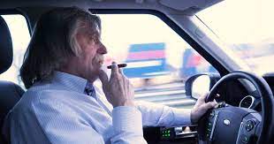 Tijdens het ek staat hij echter langs de zijlijn. Johan Derksen Krijgt Bij Talpa Rokende Chauffeur Show Ad Nl
