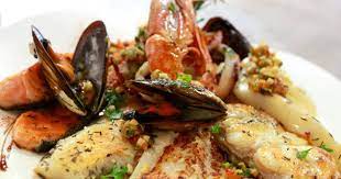 Et elle en était humiliée. Les Pieds Sous La Table Parillada De Poissons Special Plancha