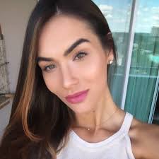 Júlia Pinzon (@juliarpinzon)