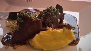 Rezept Rinderroulade Mit Kartoffelpuree Und Champagnerkraut Hr Fernsehen De Rezepte