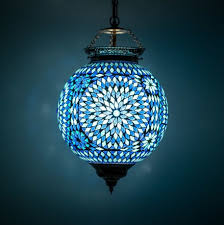 pin de delia alfonso en blauwe hanglampen mosaiquismo mosaicos lamparas