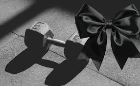 Muere reconocido influencer fitness a los 48 años mientras entrenaba en un gimnasio: Esto se sabe hasta el mom
