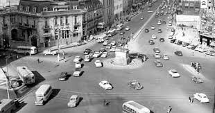 En Los Anos De 1940 Y 1950 Aparecieron Varios Edificios En Los Alrededores De La Glorieta Del Caballito Y El Parque Vehicular En La Ciu Mexico City City Mexico