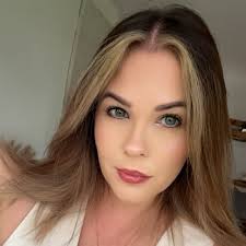 Ella Thatcher (@ellathatcher_)