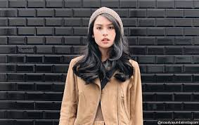 Dalam video live instagram, maudy ayunda hanya memperlihatkan layar hitam dan suara percakapan tadi. Maudy Ayunda Telat Peringati Hari Pendidikan Nasional Ungkap Fakta Mengejutkan