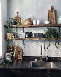 kuchenregale aus holz mit betonoptik an der wand sorgen fur einen coolen effekt betonoptik coolen effek keuken idee keuken interieur keuken inrichting