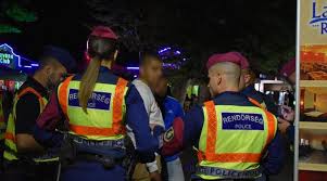 The national police corps (spanish: Felszaz Rendor Razziazott A Siofoki Petofi Setanyon Blikk