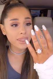 Ariana stepped out on the 2020 grammy red carpet rocking an iconic princess dress. Pin On Makeup Nails