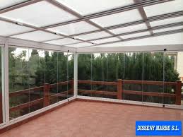 Techos fijos y móviles con cortinas de cristal soluciones para los cerramientos de terrazas. Techo Aluminio Movil Con Policarbonato Y Plegables De Cristal Techos De Policarbonato Techos Techos Jardin