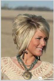 gestuft kurzhaarfrisuren frauen frech in 2021 frisuren lange haare bob stufige frisuren bob frisur glatt