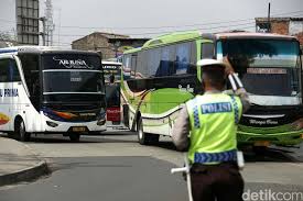 Kebijakan larangan mudik bisa menyebabkan aktivitas bisnis ritel tak berjalan maksimal sehingga berpotensi menahan laju. Larangan Mudik 6 17 Mei Polisi Cegah Pemudik Colongan