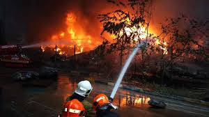 Manpower minister josephine teo will appoint an inquiry committee to examine the factors that led to a fatal fire and explosion at stars engrg in tuas on wednesday (feb 24), the ministry of manpower said on saturday. Tuas Crescent Massive Fire Had Explosions 130 Firefighters Rush To Put Out Blaze With 8 Water Jets