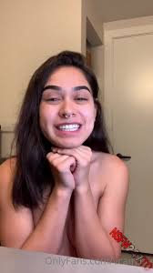 Camila Valentina Trying New Sex Toys in tight Little Pussy w fans on live  show porn