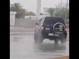 المصابيح الخلفية الأنيقة المستوحاة من شكل القوس المنحني تلتف حول نيسان صني، ممّا يبرز الخطوط الديناميكية الهوائية التي تكون. ØªÙØ­ÙŠØ· Ù†ÙŠØ³Ø§Ù† ÙØªÙƒ ÙÙŠ Ø§Ù…Ø·Ø§Ø± Youtube