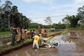 Kegiatan selama praktek kerja lapangan d3 paramedik. Indonesia Kekurangan 40 Ribu Penyuluh Pertanian Republika Online