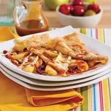 Crepes Aux Pommes Et Brie With Images Brunch Brunch Bar Cuisine