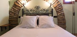 Casa rural la casona, es el lugar ideal para disfrutar de la semana santa zaragozana y sus procesiones, dado que nos encontramos situados a desde el 20 de febrero al 30 de marzo de 2014 ofrecemos pasar un fin de semana dos noches ,16 personas por 500 euros en un entorno rodeado. Fin De Semana Rural Con Encanto En Castellon Casa Rural Castellon