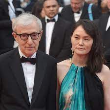 Woody allen 's prolific career as a comic, writer, and filmmaker has now spanned more than six decades. Allen V Farrow Neue Doku Wirft Kein Gutes Licht Auf Woody Allen Stern De