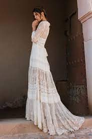 What style of wedding dress is best for a short bride? Spell Bride Gc Hitched