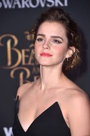 gallery screencaps fashion beauty version française. Emma Watson S Hair And Makeup At The Beauty The Beast La Premiere Emma Watson Beauty And The Beast Emma Watson Emma Watson Belle