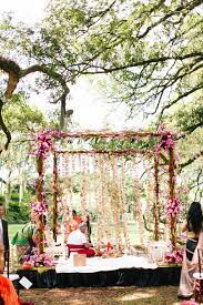 Bohemian South Indian Wedding In New Orleans Usa Swathi Jay The Crimson Bride D Outdoor Indian Wedding Garden Wedding Decorations Indian Wedding Theme