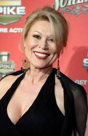 🎉 ¡Feliz cumpleaños Leslie Easterbrook! 🎉 La inolvidable Debbie Callaghan  de Loca academia de policía cumple 76 años 🥳✨ Actriz de cine, televisión y  teatro, también brilló en Laverne & Shirley, Baywatch,