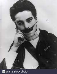 Charlie Chaplin Schnurrbart Stockfotos Und Bilder Kaufen Alamy