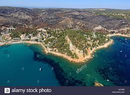 8,283 opiniones sobre turismo, dónde comer y alojarse por viajeros que han estado allí. Frankreich Bouches Du Rhone La Cote Bleue Carry Le Rouet Plage Du Rouet Und Calanque Des Eaux Salees A Droite Massif De La Nerthe Luftbild Stockfotografie Alamy