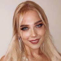 Molly Richter's Instagram, Twitter & Facebook