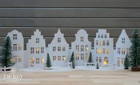 Fensterbilder schablonen weihnachten fensterbilder winter bastelvorlagen weihnachten ausdrucken laubsäge vorlagen. Diy Weihnachtliche Fensterdeko Mit Hubscher Hauserzeile Aus Papier Deko Kitchen