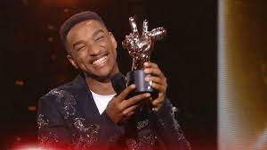 Avant la sortie de son premier album, le vainqueur de the voice est venu chanter pour la rentrée au lycée des coteaux à cannes où il est inscrit en terminale. Abi Originaire Du Val D Oise Est Le Grand Vainqueur De The Voice 2020