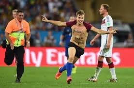 Bombshell champions league pitch invader kinsey wolanski fined $17,000 by uefa. The Blonde Model Who Pitch Invaded The Champions League Final Has Done Time In South Africa Videos 2oceansvibe News South African And International News