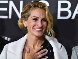 As a child, due to her love of animals, julia originally wanted to be a. Headline About Julia Roberts Roles Published With Extremely Awkward Typo Huffpost
