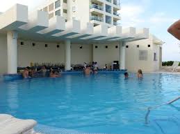 Swim Up Bar Picture Of Live Aqua Beach Resort Cancun Cancun Tripadvisor