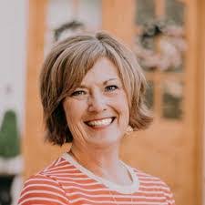 Mandy Yates's Instagram, Twitter & Facebook