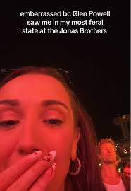 ariana what are you doing here #jonasbrothers #glenpowell #fenwaypark