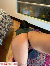 27 hot photos by leexlinaa (known as @leexlinaa)