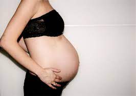 Kvinden fra den engelske by milton keynes påstår, at hun kan mærke, hvordan. Min Mave Folg Maven Igennem Hele Min Graviditet