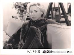She is the recipient of a primetime emmy award and a golden globe award. F11825 Sharon Stone Sliver Acosada Foto B N Ori Kaufen Fotos Und Postkarten Von Schauspielern In Todocoleccion 39205041