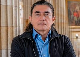 Gustavo bolívar moreno is a prolific colombian author, screenwriter, and journalist, who was elected to the senate of colombia in 2018 as a. El Madrazo No Es Lo Importante Gustavo Bolivar Sobre Insultos De Angelica Lozano