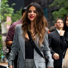 However, it takes a minimum effort to maintain a fresh short haircut. Selena Gomez Got A 2020 Version Of The Rachel Haircut