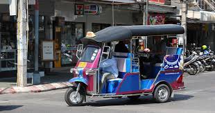 Millions of street food vendors make up the colour, sounds and smells of india. Mit Dem Tuk Tuk Unterwegs In Thailand Urlaub In Thailand
