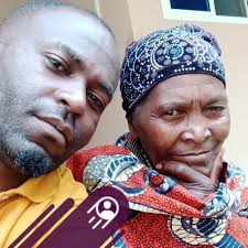 Pichani ni kinda wa timu ya Taifa ya DR Congo chini ya miaka 16, nyota huyo  amechaguliwa kama mchezaji bora wa Michuano ya shule kwa ngazi ya Africa,  michuano hiyo imefanyika Kinshasa